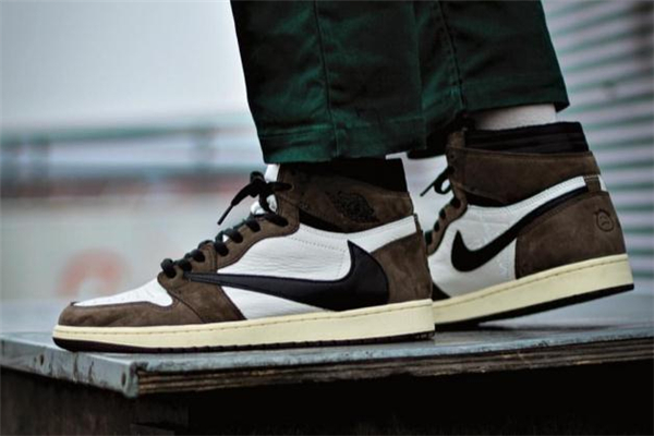 travis scott聯(lián)名aj1反鉤多少錢(qián) 市場(chǎng)價(jià)炒至上萬(wàn)