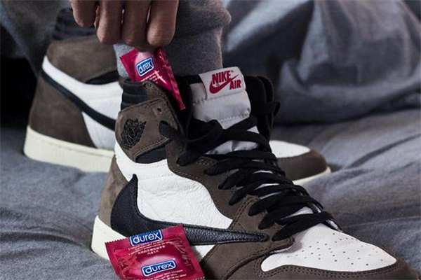 travis scott聯(lián)名aj1反鉤多少錢(qián) 市場(chǎng)價(jià)炒至上萬(wàn)