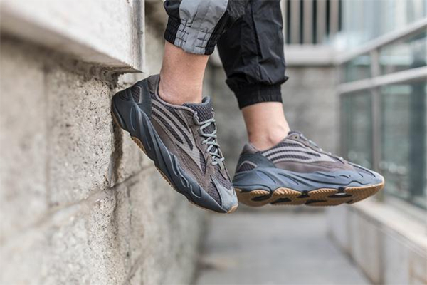 yeezy 700 v2 geode測評 椰子700geode實(shí)物上腳效果