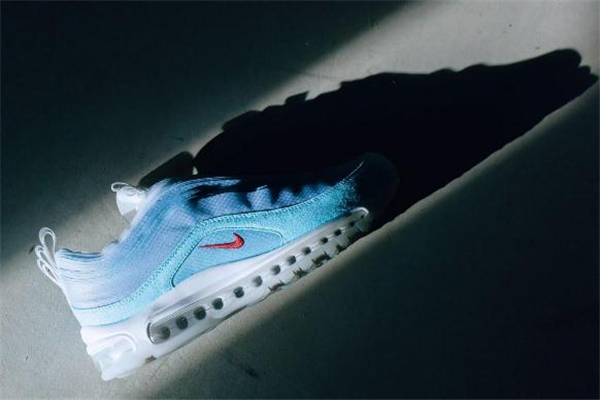 耐克air max 97萬花筒價(jià)格 市場(chǎng)價(jià)逼近3k