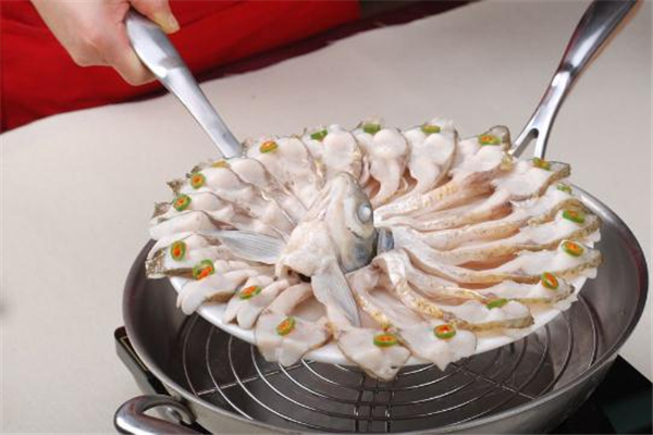 孔雀開(kāi)屏魚怎么切 孔雀開(kāi)屏魚的切法
