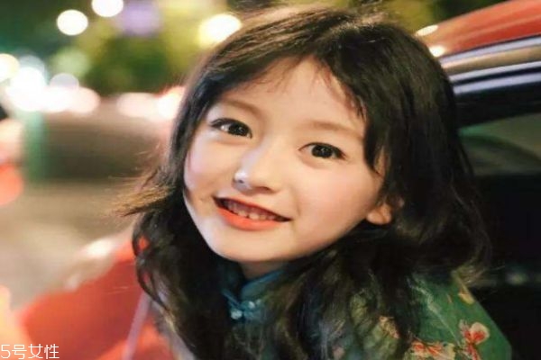 3歲寶寶短發(fā)簡(jiǎn)單編發(fā) 小女孩可愛發(fā)型