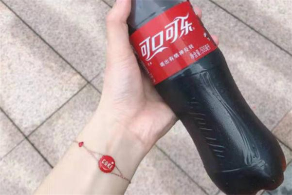 肥宅快樂水手鏈多少錢 周大?？煽诳蓸肥宙渻r格