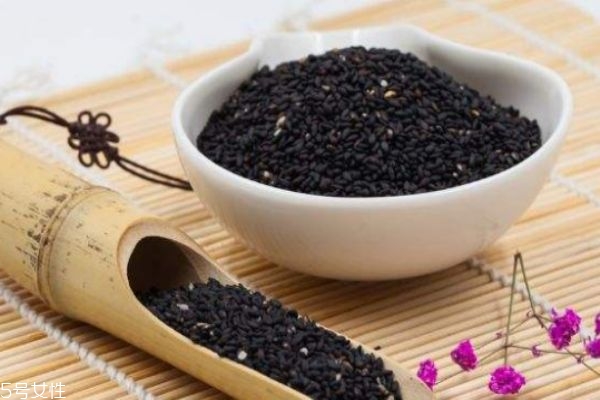 黑芝麻有什么作用呢 黑芝麻的營(yíng)養(yǎng)價(jià)值有什么呢