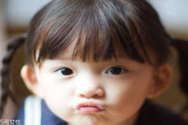 3歲寶寶短發(fā)簡(jiǎn)單編發(fā) 小女孩可愛發(fā)型