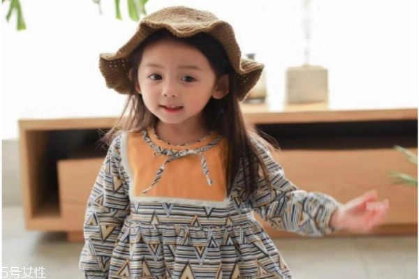 3歲寶寶短發(fā)簡(jiǎn)單編發(fā) 小女孩可愛發(fā)型