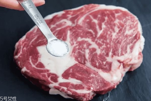 煎肉眼牛排的幾個(gè)要點(diǎn) 關(guān)于牛排的知識點(diǎn)