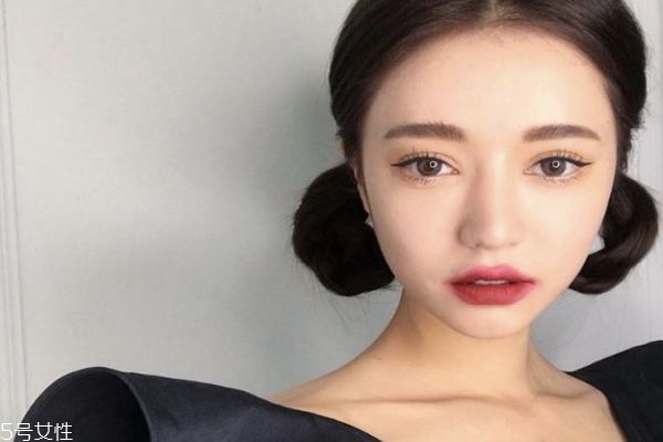 姐妹聚會(huì)妝容怎么畫(huà)好看 聚會(huì)妝容的特點(diǎn)
