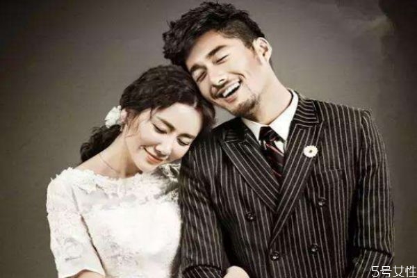 嫁給愛(ài)情還是嫁給金錢(qián) 結(jié)婚物質(zhì)重要還是愛(ài)情