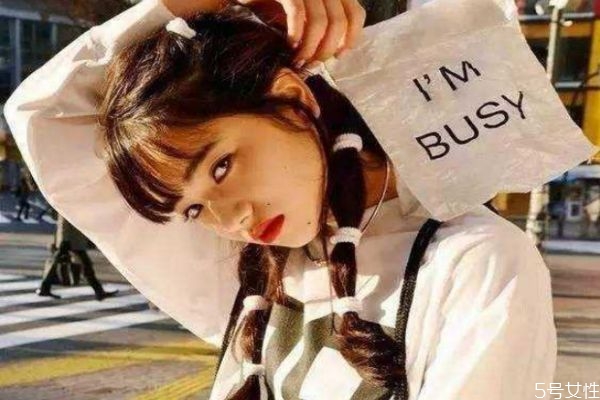 怎么和內(nèi)向的人談戀愛(ài) 內(nèi)向的人如何談戀愛(ài)
