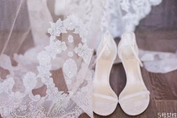 三金和彩禮什么時候給 給結婚彩禮的時間