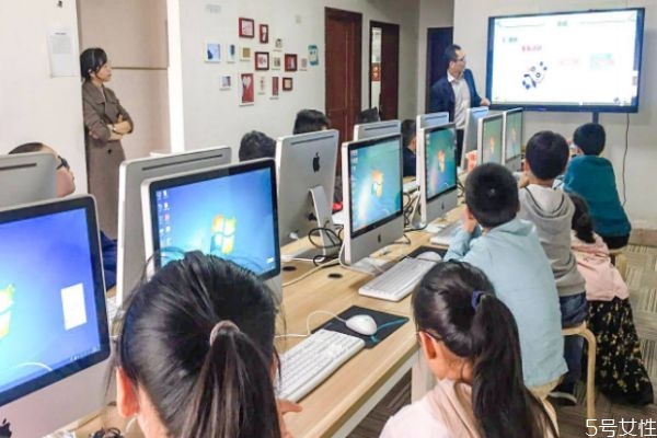 為什么要給孩子報輔導班 上輔導班有什么好處