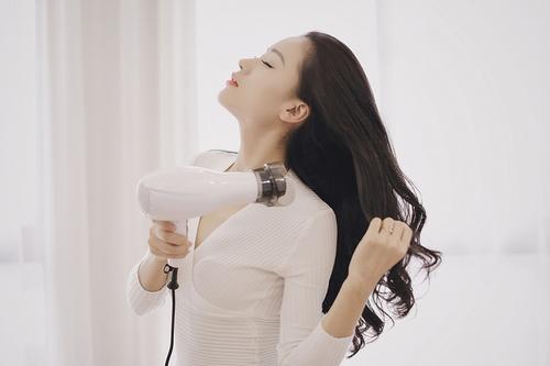 沒(méi)有電吹風(fēng)頭發(fā)怎么干得快 頭發(fā)干到什么樣可以睡覺(jué)
