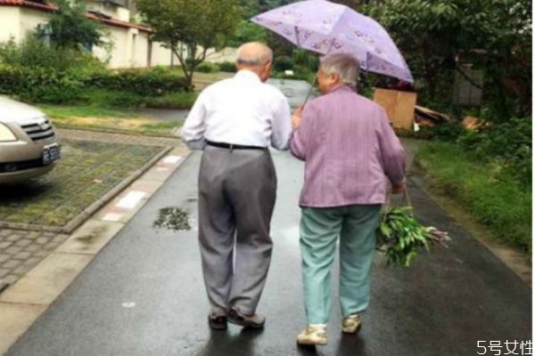 什么是黃昏戀 黃昏戀是指多大歲數