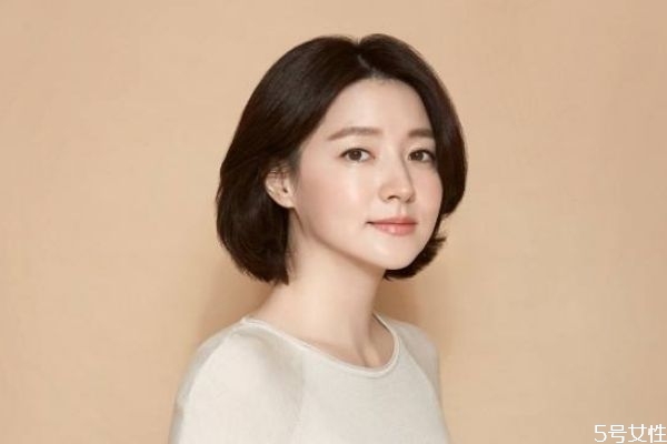 臉上長痘痘可以化妝嗎 經(jīng)?；瘖y長痘痘怎么辦