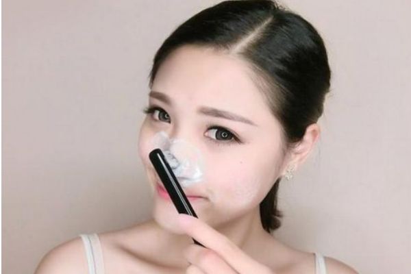 學生黨應(yīng)該怎么去黑頭 學生黨去黑頭的方法