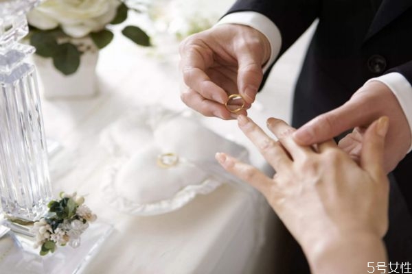 男人什么情況下想結婚 男人很想娶你的表現(xiàn)