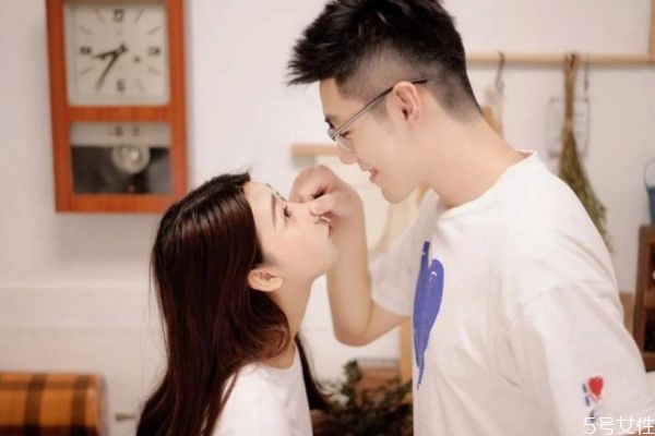 假裝愛(ài)你的男人有四點(diǎn) 愛(ài)不愛(ài)你這些細(xì)節(jié)暴露了一切