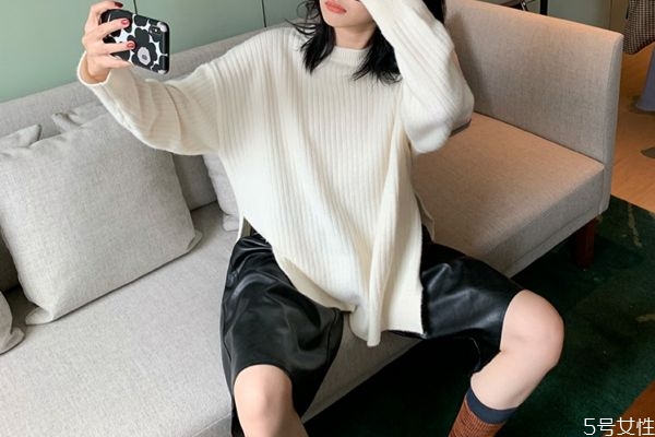 穿皮褲里面需要穿內(nèi)褲嗎 不同類(lèi)型的皮褲如何清洗