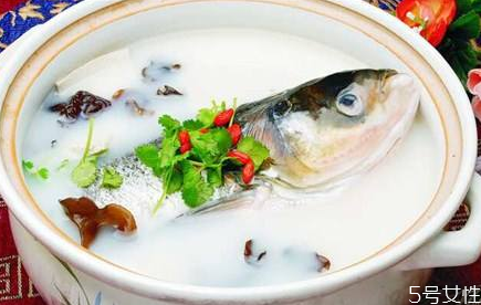 魚(yú)頭豆腐湯怎么做不腥 魚(yú)頭豆腐湯魚(yú)頭可以不煎嗎