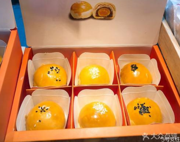 鮑師傅蛋黃酥多少錢(qián)一個(gè) 鮑師傅蛋黃酥保質(zhì)期