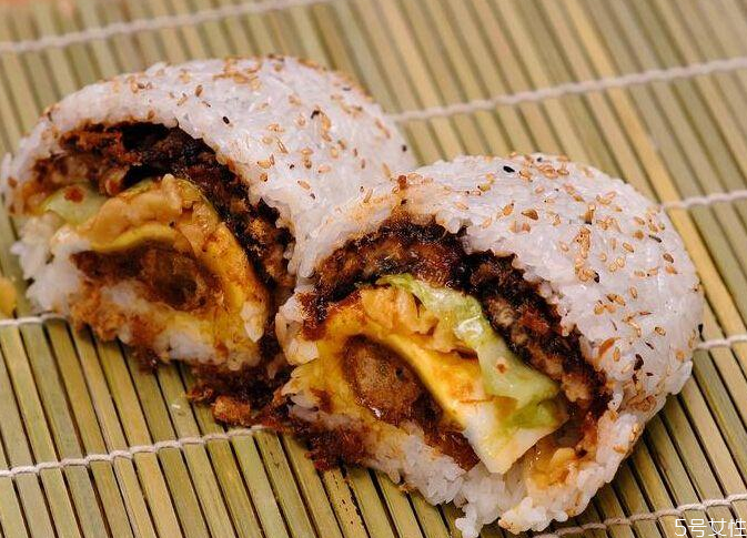 飯團(tuán)米可以用電飯鍋做嗎 怎么做飯團(tuán)好吃