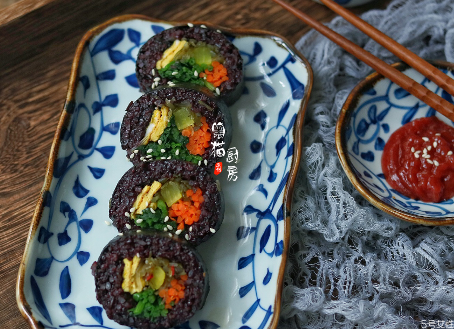 飯團(tuán)米可以用電飯鍋做嗎 怎么做飯團(tuán)好吃