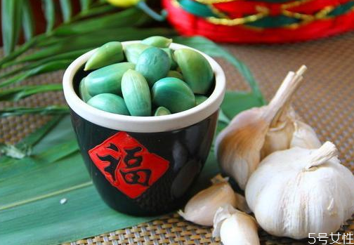 臘八蒜泡一個月也沒綠 臘八蒜不綠還能補(bǔ)救嗎
