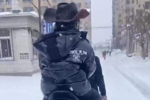 暴雪天氣需要儲備什么物資 暴雪天高鐵會停運(yùn)嗎