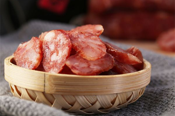 臘腸什么時(shí)候開(kāi)始做 臘腸用前腿肉還是后腿肉