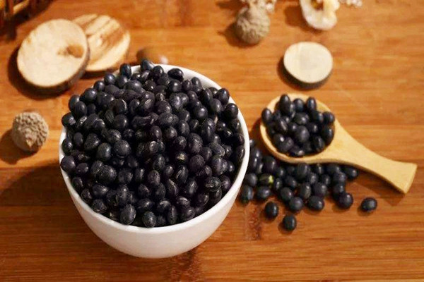 黑豆可以泡一晚上嗎 黑豆泡水會掉色嗎