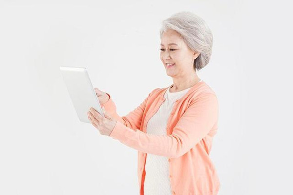 白頭發(fā)拔了還會(huì)長嗎 白頭發(fā)會(huì)自然變黑嗎