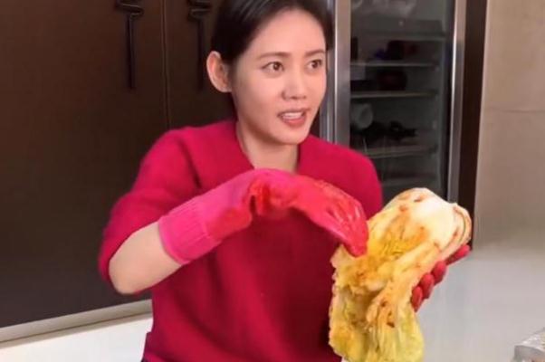 秋瓷炫就辣白菜翻譯爭議道歉 辣白菜是哪個(gè)國家的