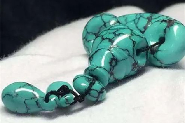 綠松石什么顏色才是最好的 綠松石買(mǎi)綠色還是藍(lán)色