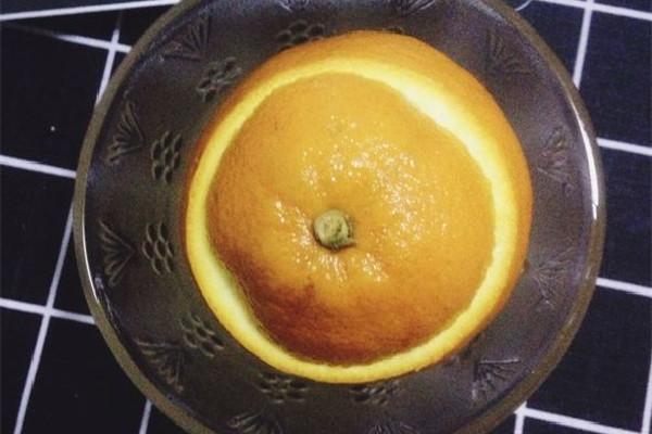 鹽蒸橙子是熱吃還是涼吃 鹽蒸橙子怎么這么苦