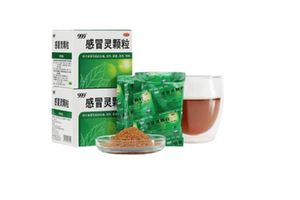 999感冒靈顆粒和布洛芬能一起吃嗎 999感冒靈顆?？梢院桶⒛髁帜z囊一起吃嗎