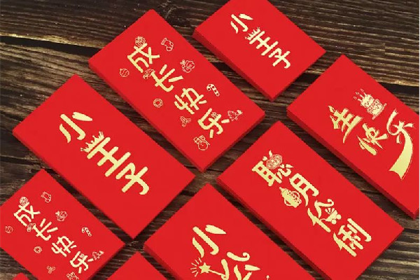 女子帶貓回家過(guò)年貓收到千元紅包 過(guò)年紅包都是什么時(shí)候給