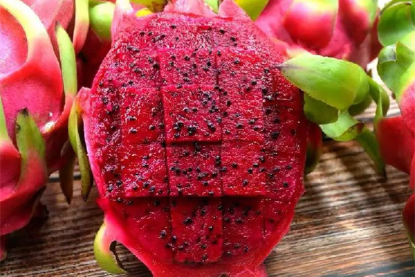 紅心火龍果多少錢(qián)一斤2023 紅心火龍果買(mǎi)大的好還是小的好