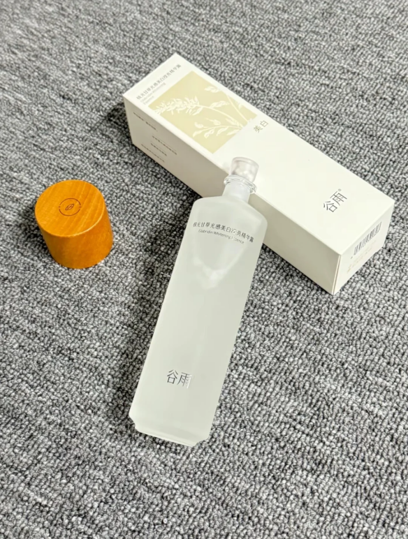 亞洲肌天生易黃？第一瓶 “提亮水” 讓暗沉臉告別 “蒙灰感”