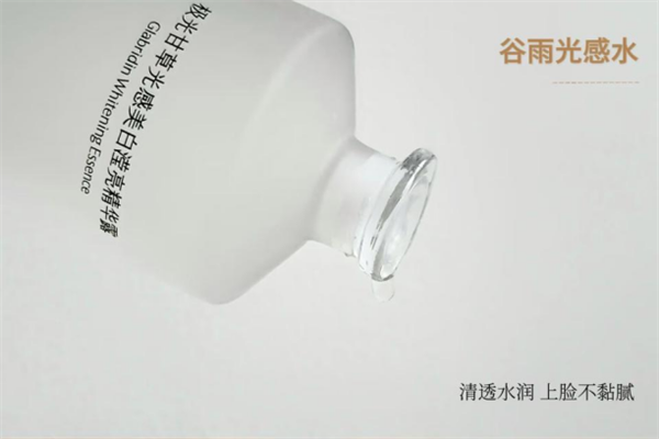 油皮救星！谷雨光感水擊退油光暗沉，養(yǎng)出通透發(fā)光肌